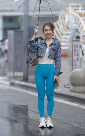 [kaine专区] 心爱的蓝色瑜伽裤女孩 【图片➕视频】<font color=red> [10P]</font>
