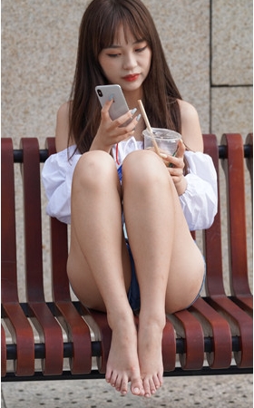 清新可爱的热裤女孩【套图+视频】