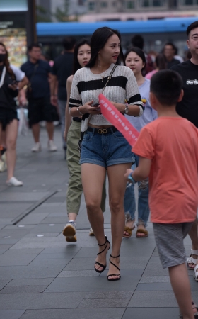 短裙美女