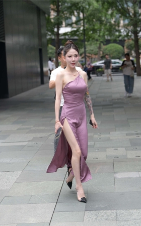 淡雅紫色长裙