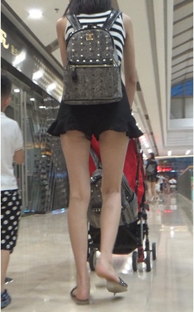 商场里性感的美妇