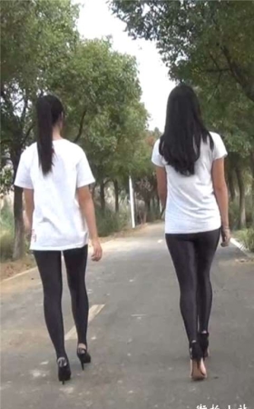 两位美臀皮裤模拍美女 [635 MB]
