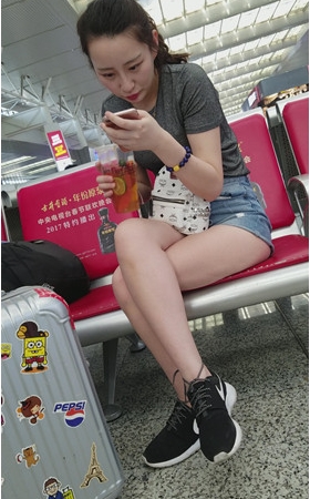 漂亮的裸腿小姐姐