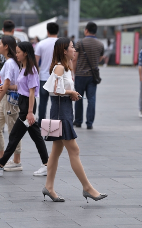 肉丝小姐姐独自逛街