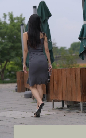 灰裙女子MJ3393