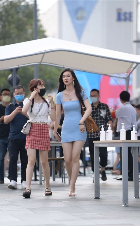 视觉冲击街拍作品 - 她，我是真心喜欢，满分的身材