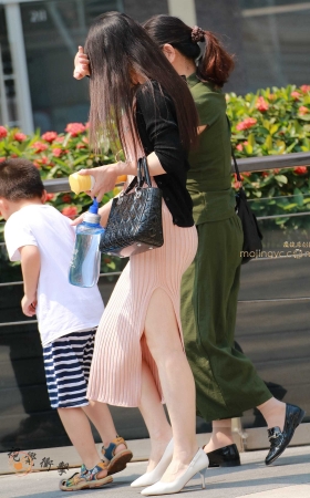 高跟 开叉包臀裙少妇 [19P]
