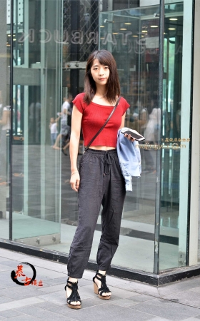 10-25 红色胸衣 [12P]