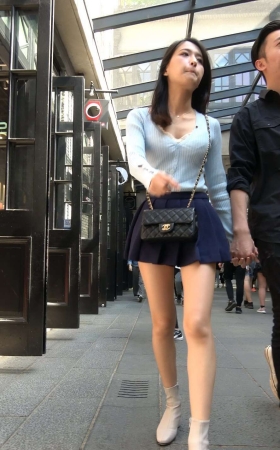4K - 街拍超短裙小美眉 [932 MB/MP4]