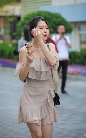 白嫩肌肤 清纯可人的女友 [16P]