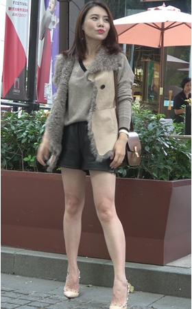 漂亮的白嫩美腿气质美女一