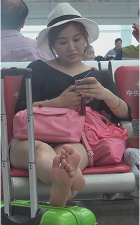 美足小姐姐