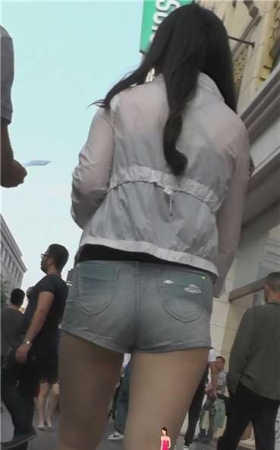 美丽女孩的圆臀白皙长腿  [939 MB]