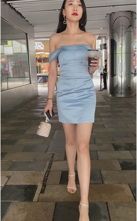 蓝裙美女