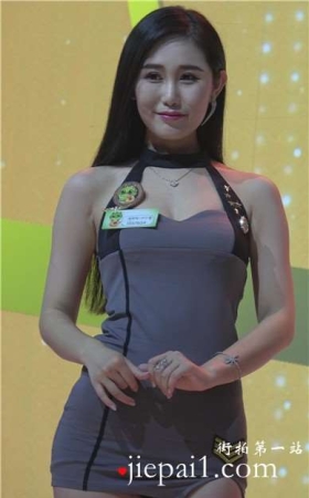 4k-舞台上超级甜美的showgirl，小嘴嘟起来超可爱。