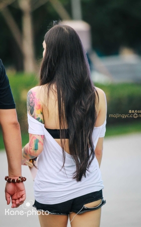 香肩美腿大美人儿 [25P]