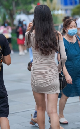 连体包臀裙美女