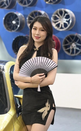 车展肉丝美女3A268[1.41G]