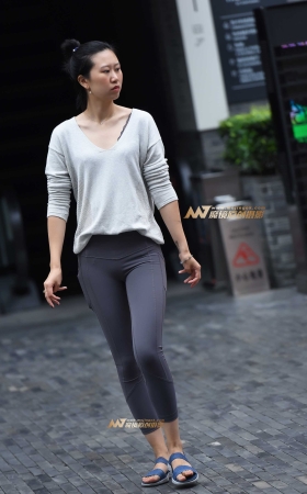 灰色紧身 [18P]