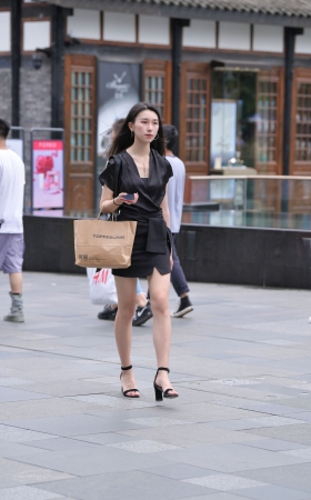 清秀的小姐姐