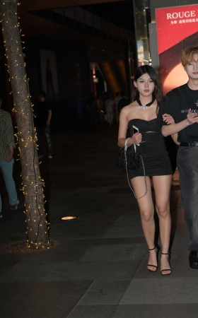 甜妹吃最甜的糖做最辣的妹
