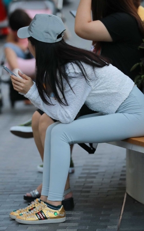 浅色瑜伽裤小姐姐 [16P]