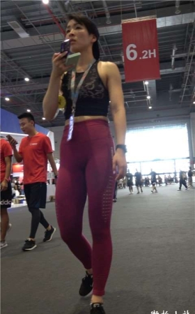4K 极品紧身翘臀瑜伽裤性感美女