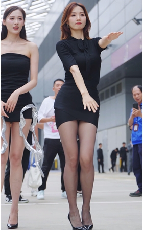 三个大长腿