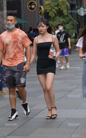 她今天穿裙装，你还认得她吗? [16P]