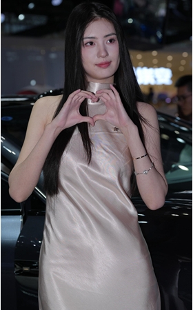 丝滑的长裙模特美女【套图+视频】
