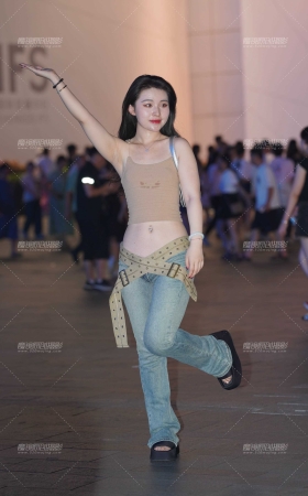 紧牛 [12P]