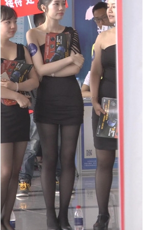 黑丝包臀裙美女