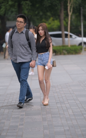 高跟热裤美女
