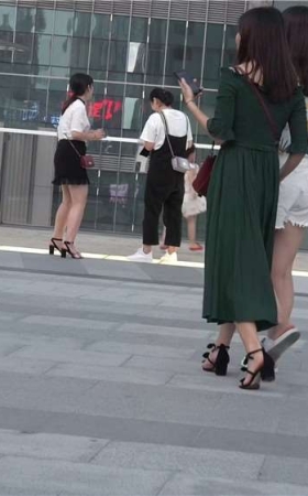 长裙，凉高，美足