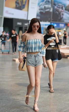 长腿高冷美眉 [22P]