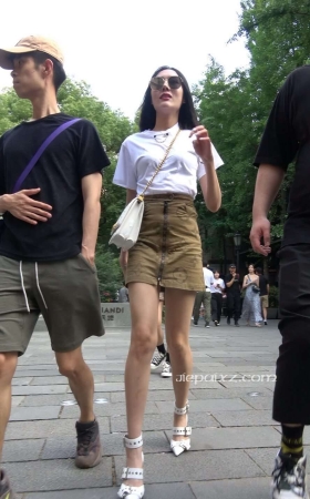 4K - 性感大长腿高跟街拍短裙靓女 [1.10 GB/MP4]