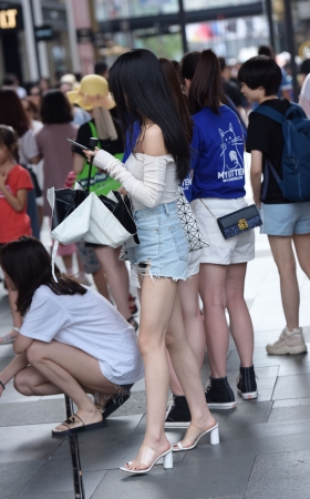 热裤小妹