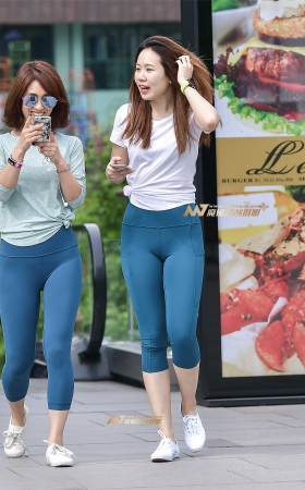 左手倒影赛帖：蓝色健美双美臀 [23P]