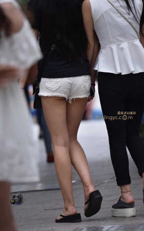 2016-05-30紧身小白裤美眉15张 [15P]
