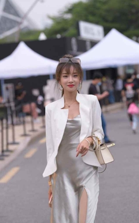 魅力丝质长裙 [122P-2.49GB]