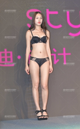 你会为她这套内衣点赞吗？ [25P]
