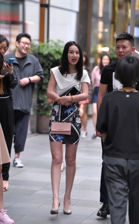 高跟韵味美女