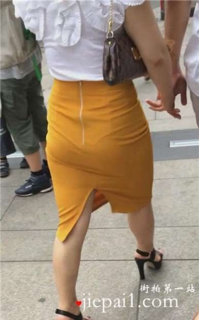 街拍黄色开叉裙高跟鞋气质美女 [433 MB]