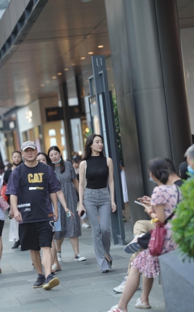 牛仔裤美女
