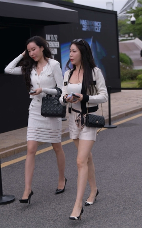 白色针织裙