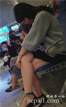 4k-高铁候车室偶遇白皙美腿知性优雅的熟女姐姐。