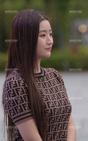 紧身裤润臀闺蜜美女 [26P]