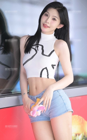 换衣美女 [18P]