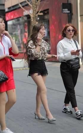 黑色热裤肉丝美腿高跟