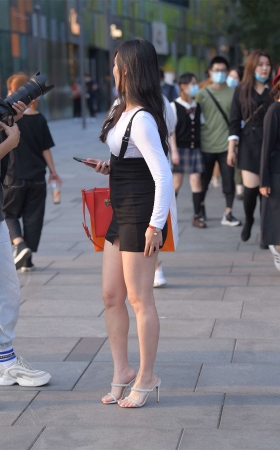 黑色紧身包臀裙凉高美脚